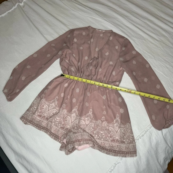 Love Tree Blush Pink Romper Size L long sleeve Paisley detail summer date night - Picture 8 of 16
